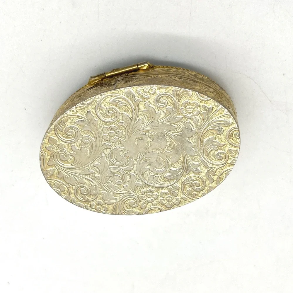 Vintage Roma San Pietro St Peters Basilica Oval Pill Box Gold Tone Floral Scroll